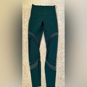 Lululemon Forest Green Leggings with Mesh Detail sz 4 inseam 28”